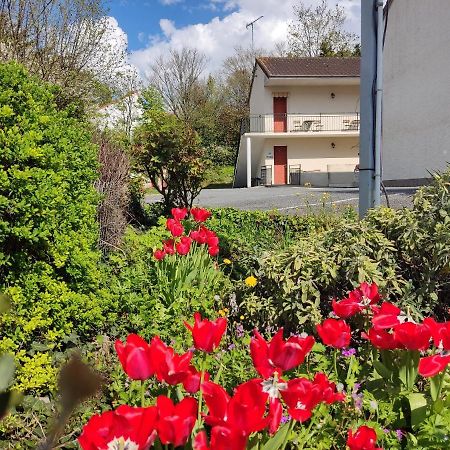 Hotel Montespan Lussac-les-Châteaux Eksteriør bilde