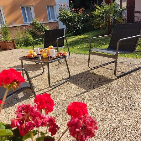 Hotel Montespan Lussac-les-Châteaux Eksteriør bilde