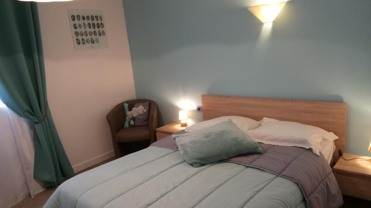 Hotel Montespan Lussac-les-Châteaux Eksteriør bilde