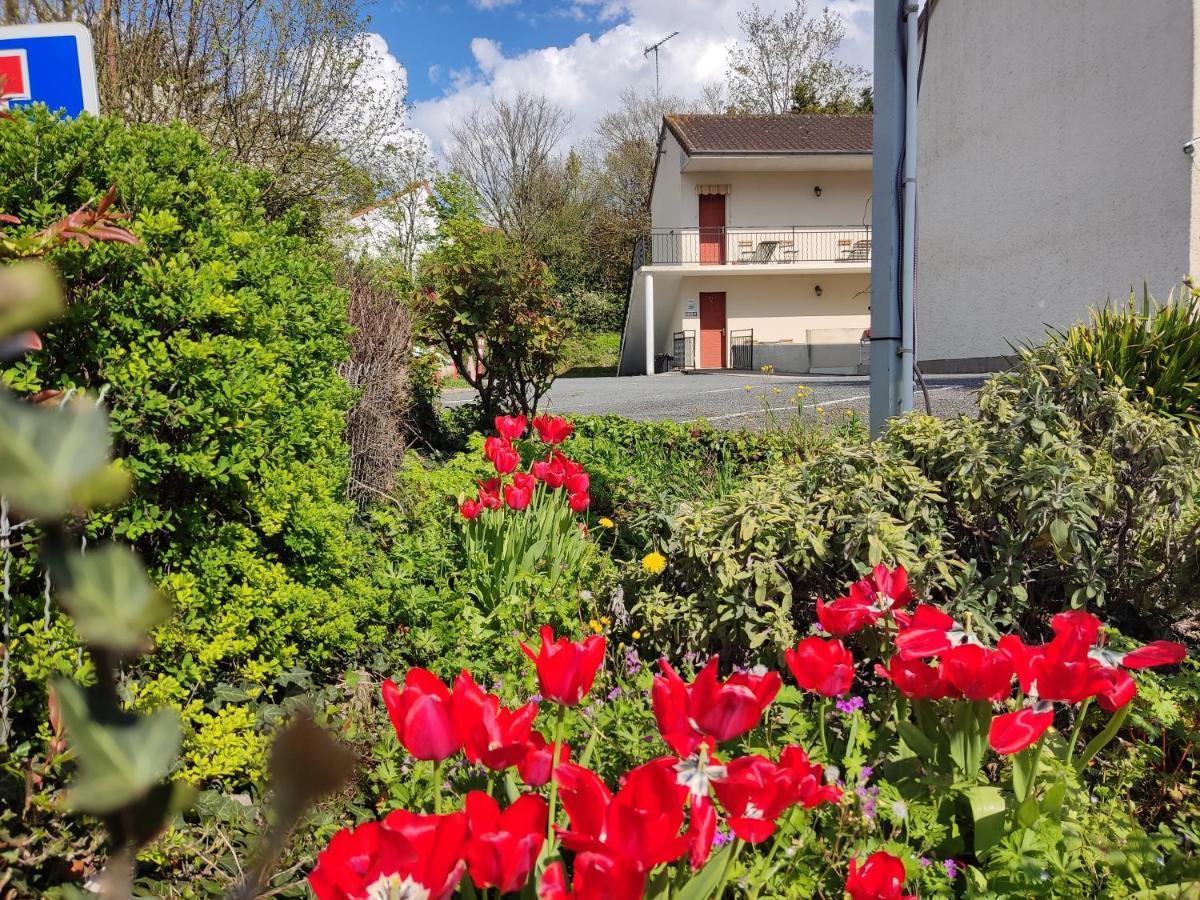 Hotel Montespan Lussac-les-Châteaux Eksteriør bilde