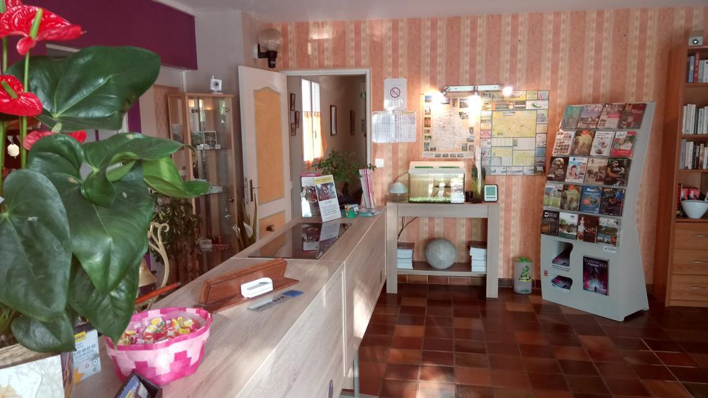 Hotel Montespan Lussac-les-Châteaux Eksteriør bilde