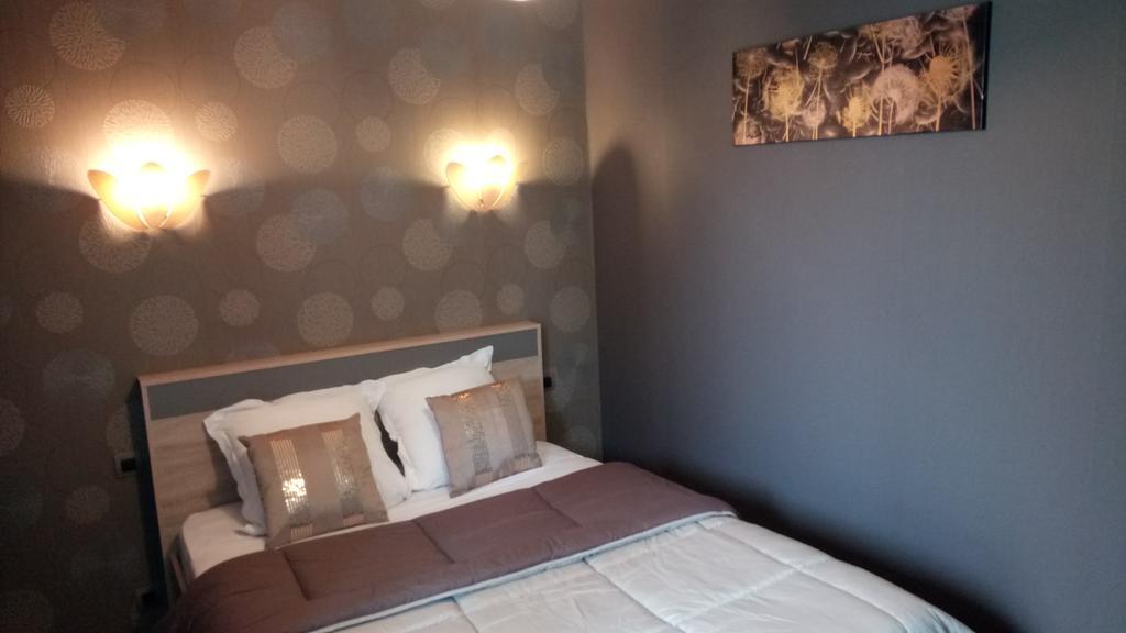 Hotel Montespan Lussac-les-Châteaux Eksteriør bilde
