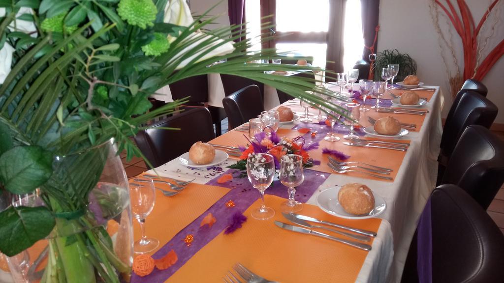 Hotel Montespan Lussac-les-Châteaux Eksteriør bilde
