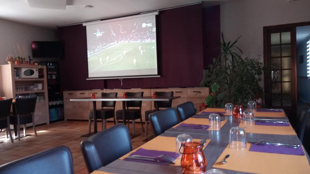 Hotel Montespan Lussac-les-Châteaux Eksteriør bilde
