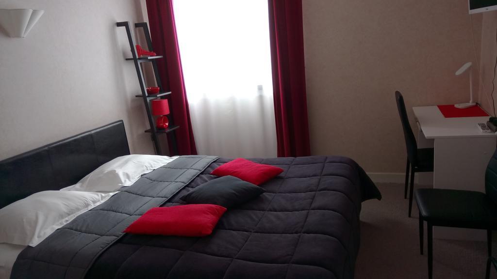 Hotel Montespan Lussac-les-Châteaux Eksteriør bilde