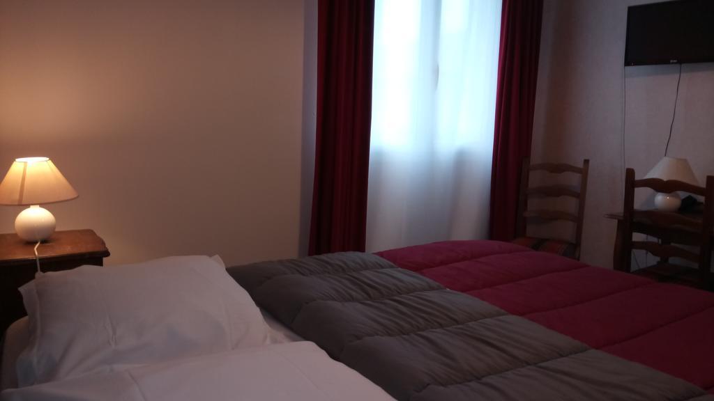 Hotel Montespan Lussac-les-Châteaux Eksteriør bilde