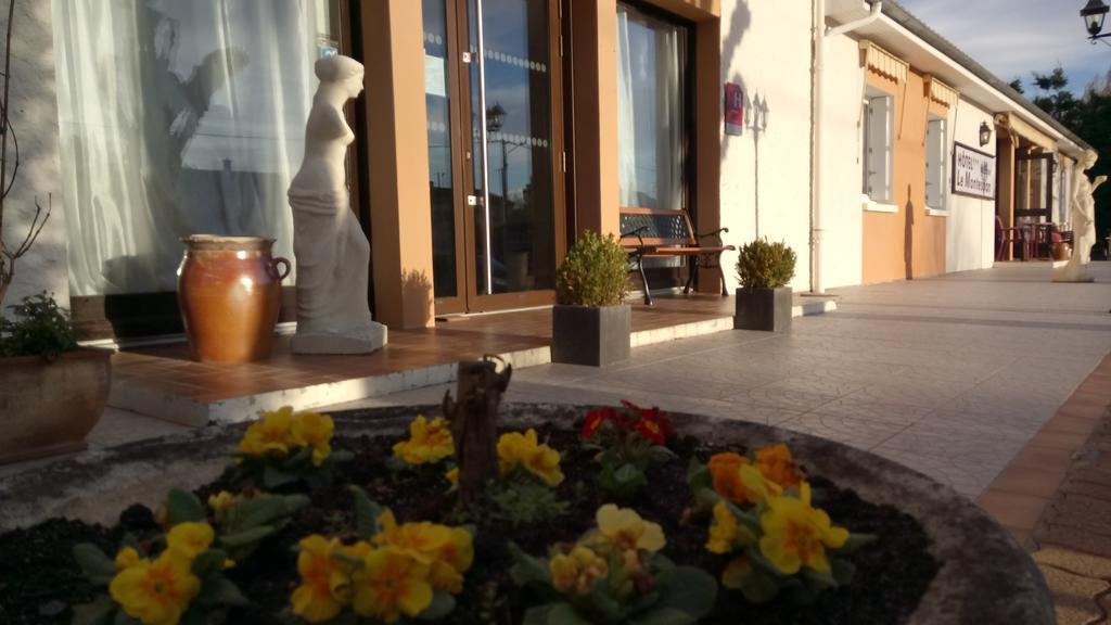 Hotel Montespan Lussac-les-Châteaux Eksteriør bilde