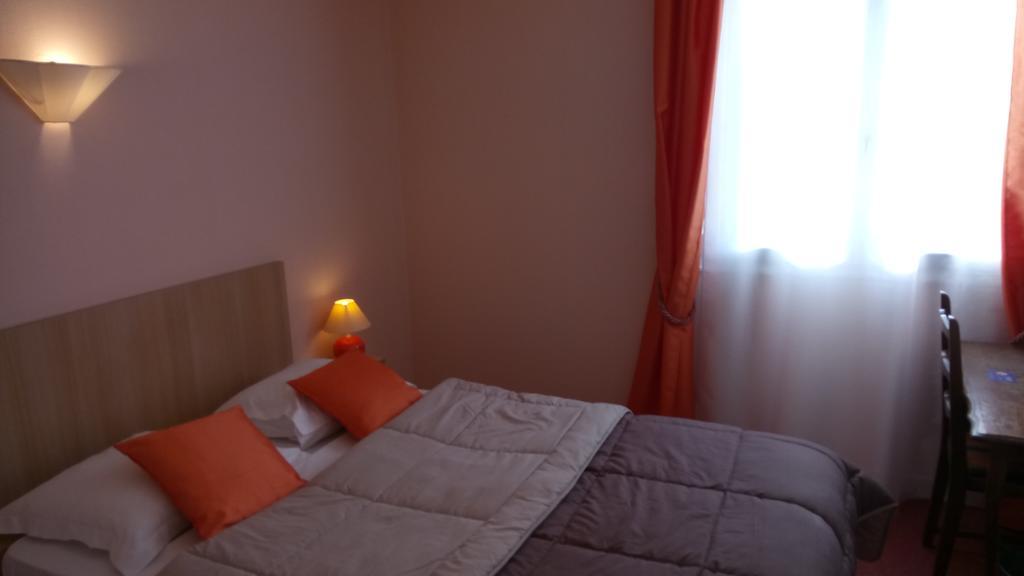 Hotel Montespan Lussac-les-Châteaux Eksteriør bilde
