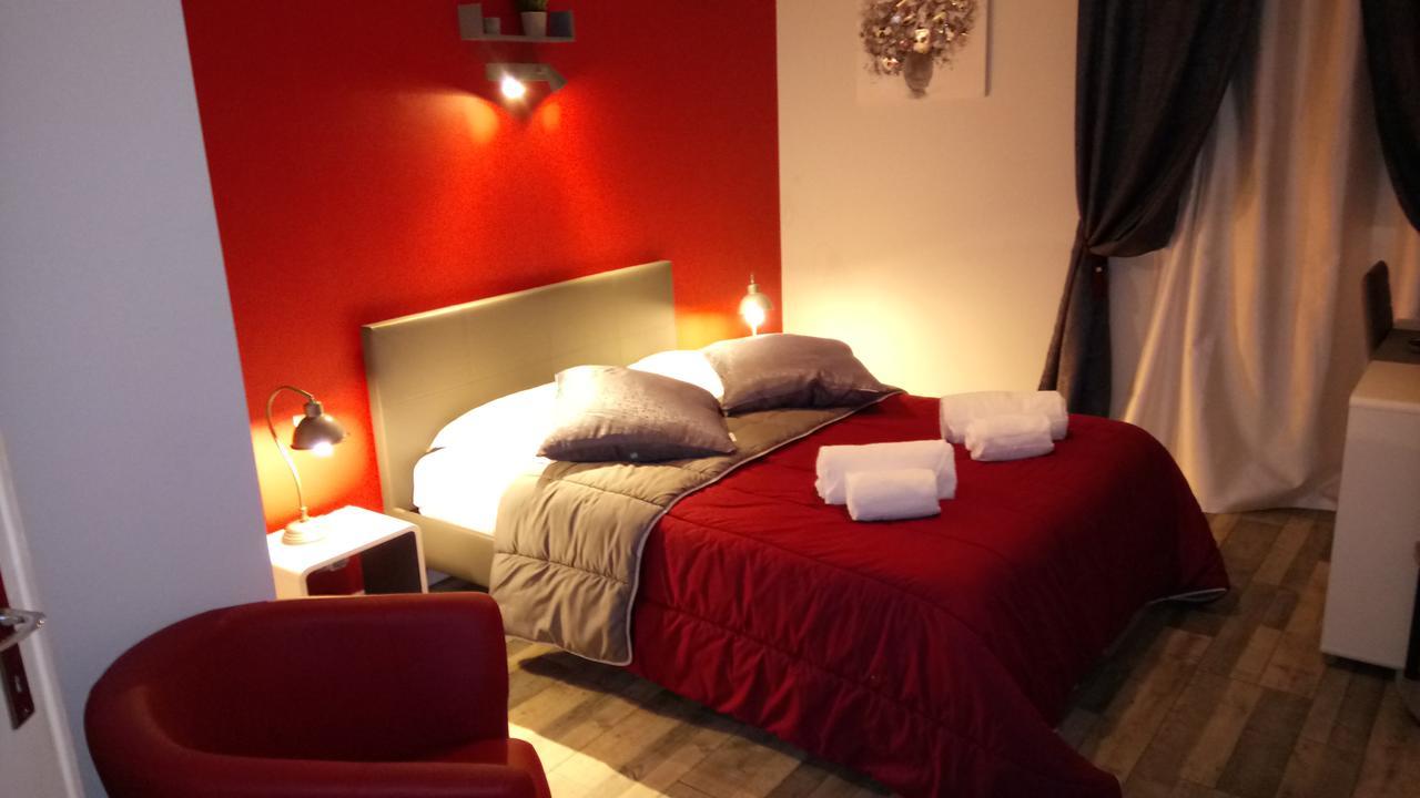 Hotel Montespan Lussac-les-Châteaux Eksteriør bilde