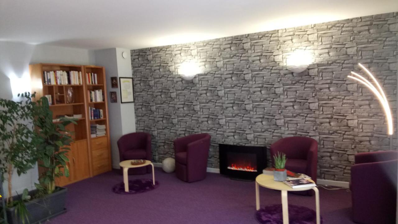 Hotel Montespan Lussac-les-Châteaux Eksteriør bilde