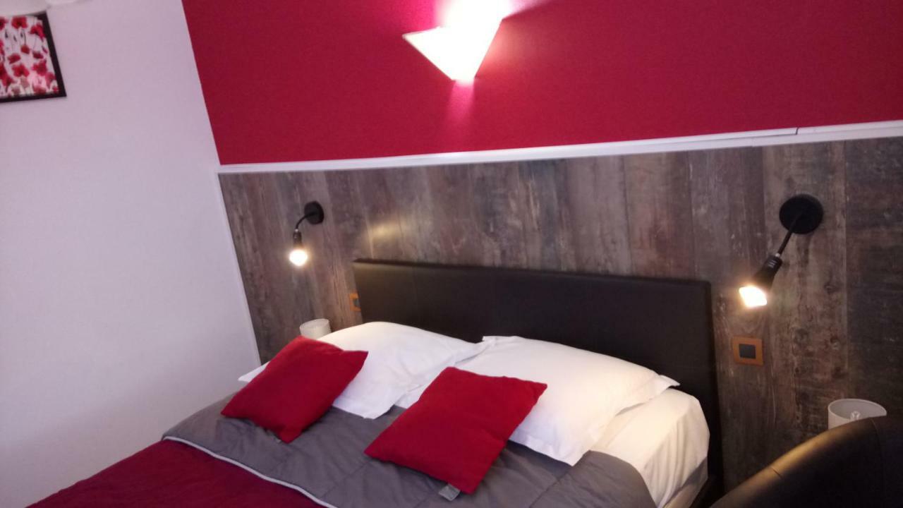 Hotel Montespan Lussac-les-Châteaux Eksteriør bilde